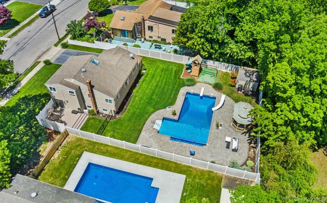 939 Manor Lane, Bay Shore, NY 11706