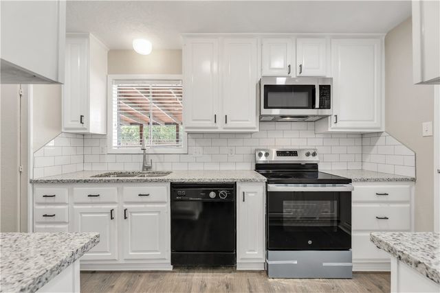 106 Karten Lane, College Station, TX 77845