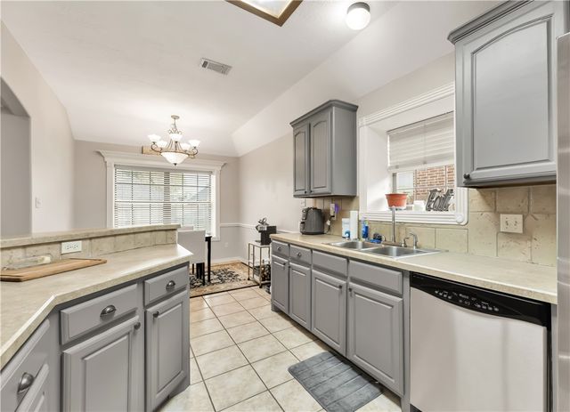 106 Karten Lane, College Station, TX 77845