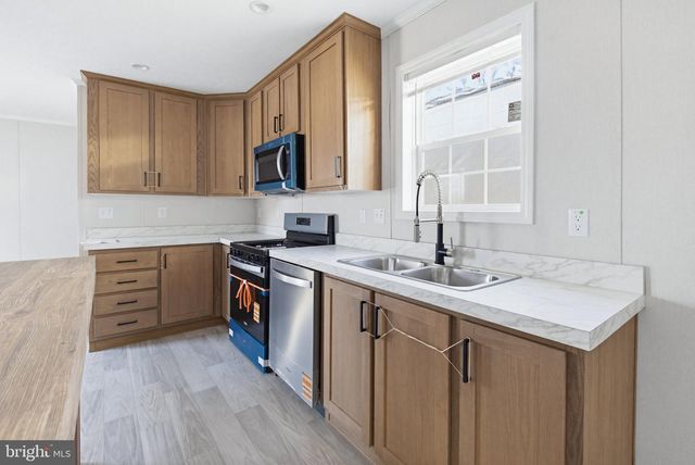 6943 LINCOLN HWY, Thomasville, PA 17364