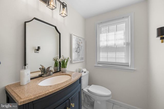 174 COLDSTREAM DR, Berwyn, PA 19312