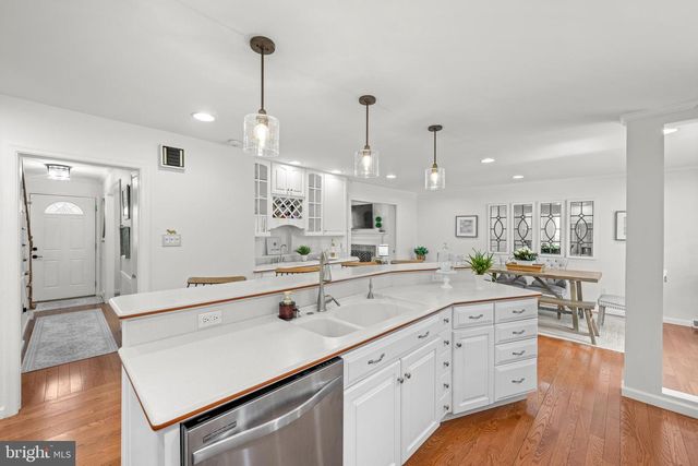 174 COLDSTREAM DR, Berwyn, PA 19312