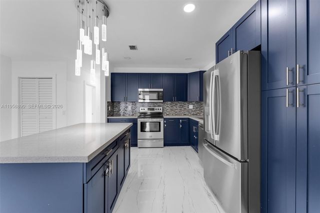 20000 Eagle Nest Rd 1, Cutler Bay, FL 33189