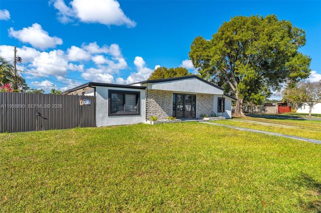 20000 Eagle Nest Rd 1, Cutler Bay, FL 33189