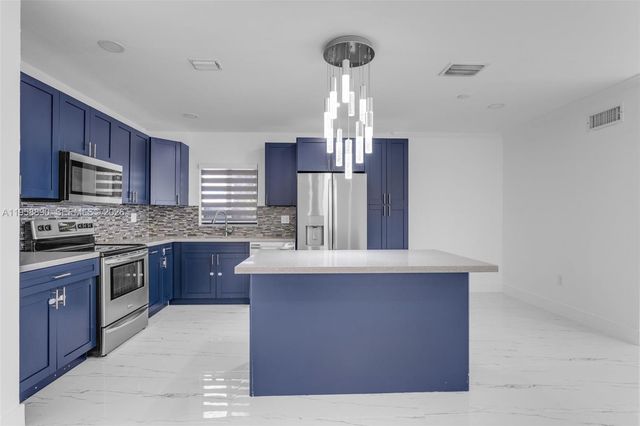 20000 Eagle Nest Rd 1, Cutler Bay, FL 33189