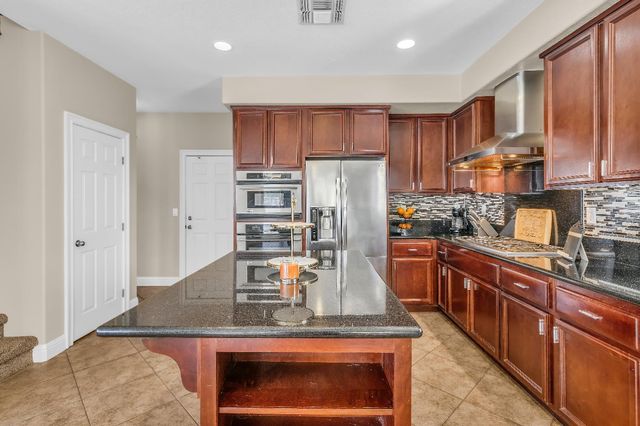 249 Cantamar Ct, Roseville, CA 95747