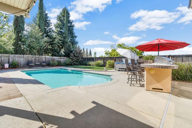 249 Cantamar Ct, Roseville, CA 95747