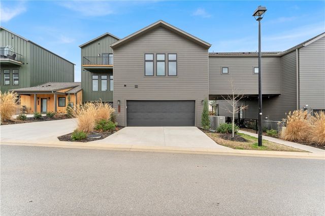 2972 N Old Missouri Road, Fayetteville, AR 72703