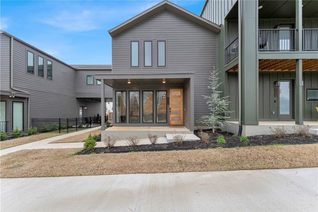 2972 N Old Missouri Road, Fayetteville, AR 72703