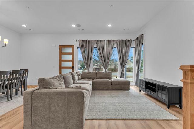 2972 N Old Missouri Road, Fayetteville, AR 72703