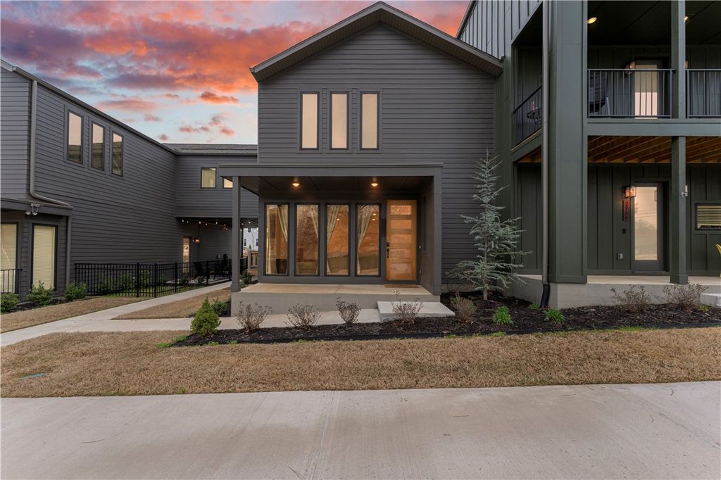 2972 N Old Missouri Road, Fayetteville, AR 72703