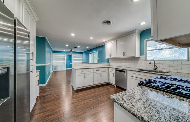 242 Windcrest, Windcrest, TX 78239