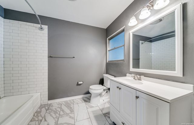 242 Windcrest, Windcrest, TX 78239