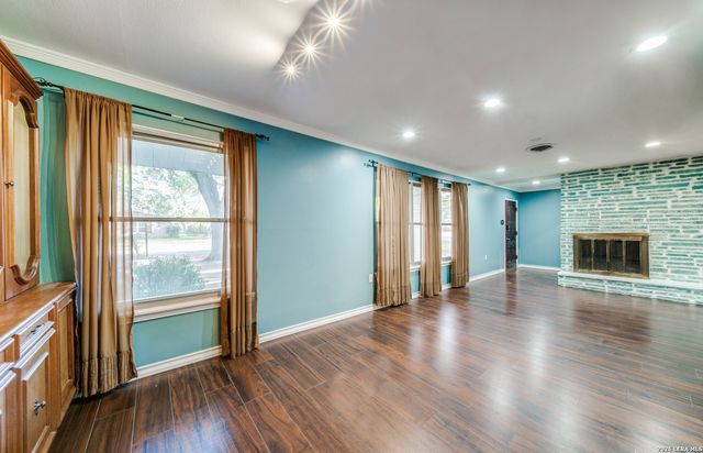 242 Windcrest, Windcrest, TX 78239