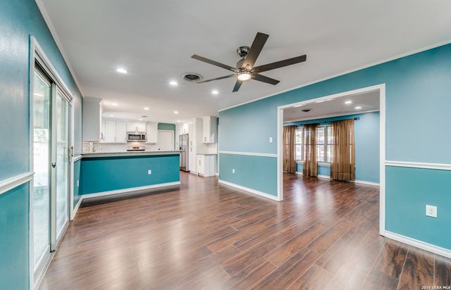 242 Windcrest, Windcrest, TX 78239