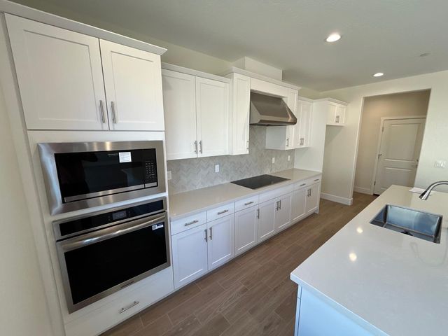 2822 E Corteza Drive, Fresno, CA 93730