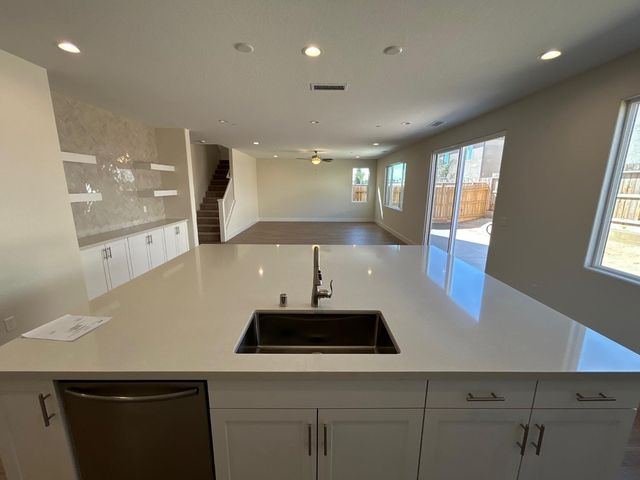 2822 E Corteza Drive, Fresno, CA 93730