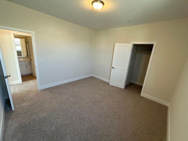 2822 E Corteza Drive, Fresno, CA 93730