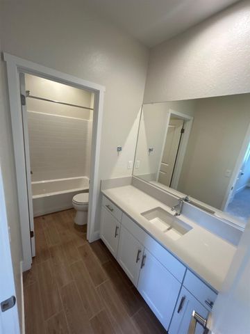 2822 E Corteza Drive, Fresno, CA 93730