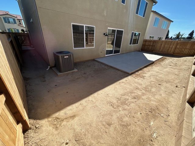 2822 E Corteza Drive, Fresno, CA 93730