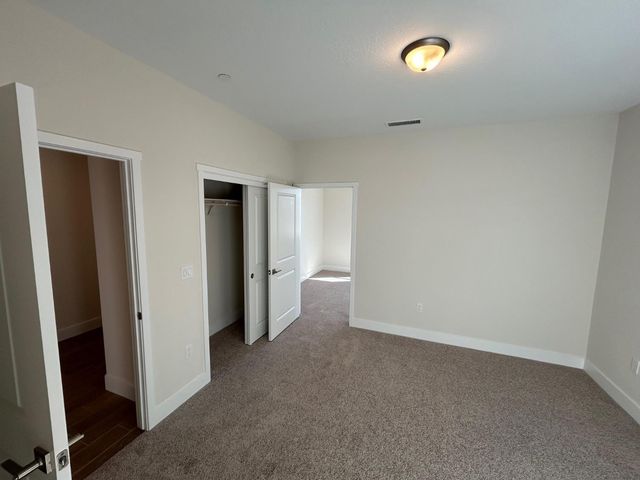 2822 E Corteza Drive, Fresno, CA 93730