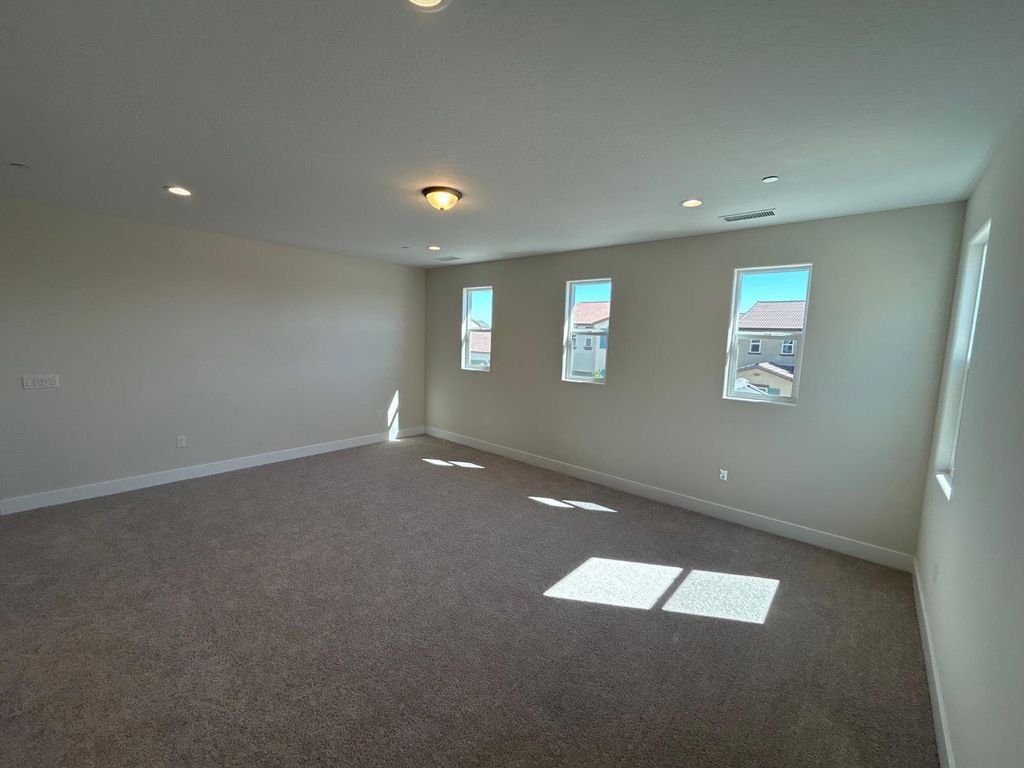 Image 17 of property listing at 2822 E Corteza Drive, Fresno, CA 93730