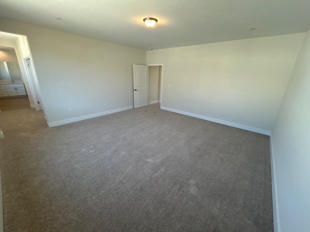 Image 18 of property listing at 2822 E Corteza Drive, Fresno, CA 93730