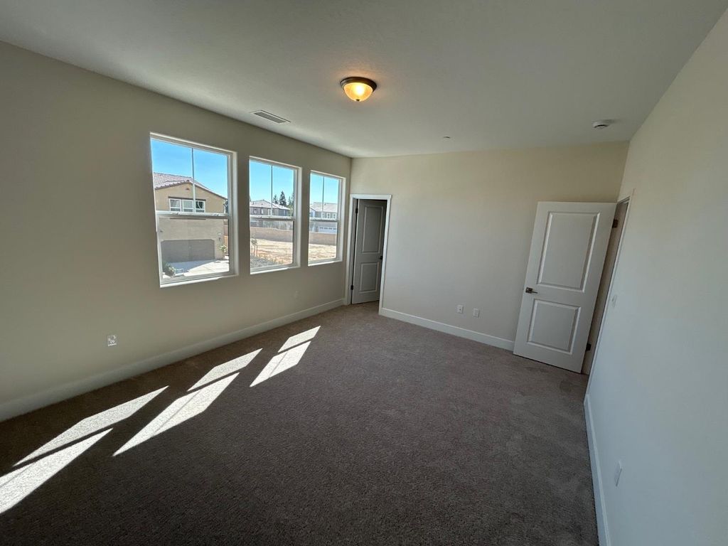 Image 27 of property listing at 2822 E Corteza Drive, Fresno, CA 93730