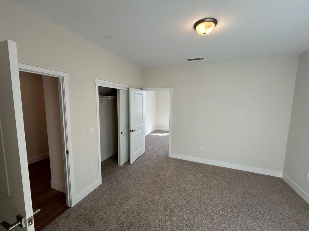 Image 3 of property listing at 2822 E Corteza Drive, Fresno, CA 93730