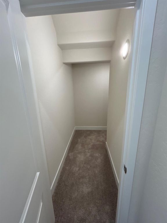 Image 8 of property listing at 2822 E Corteza Drive, Fresno, CA 93730