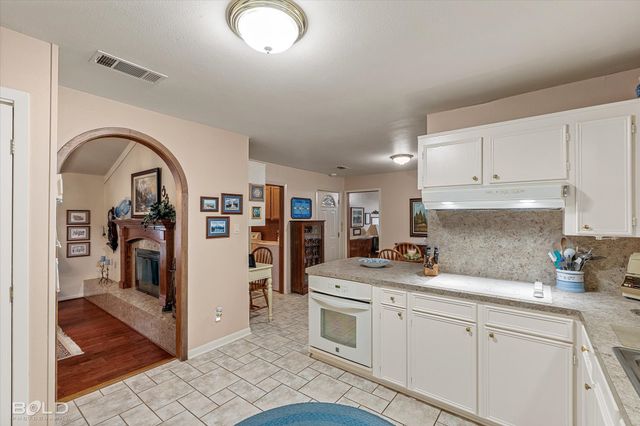 6831 North Park Lane, Shreveport, LA 71107