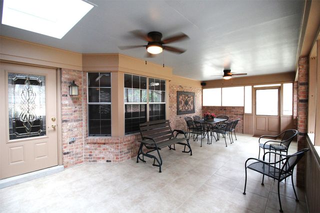 6831 North Park Lane, Shreveport, LA 71107