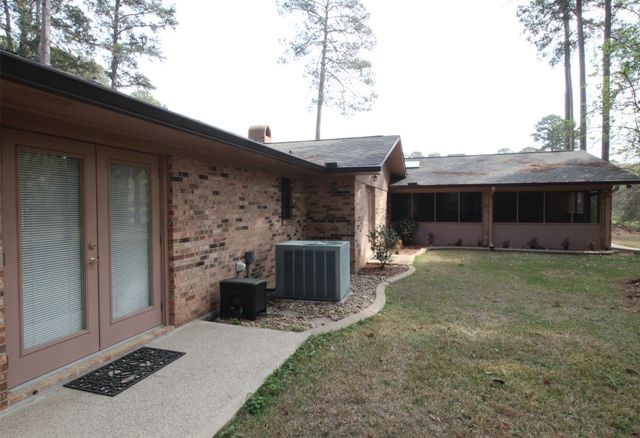 6831 North Park Lane, Shreveport, LA 71107