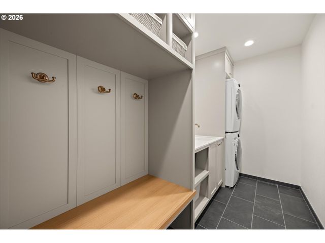 1430 Sw HIGHLAND Rd, Portland, OR 97221