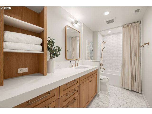 1430 Sw HIGHLAND Rd, Portland, OR 97221