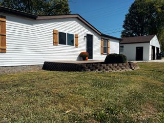 205 Walnut Street, Hope, IN 47246