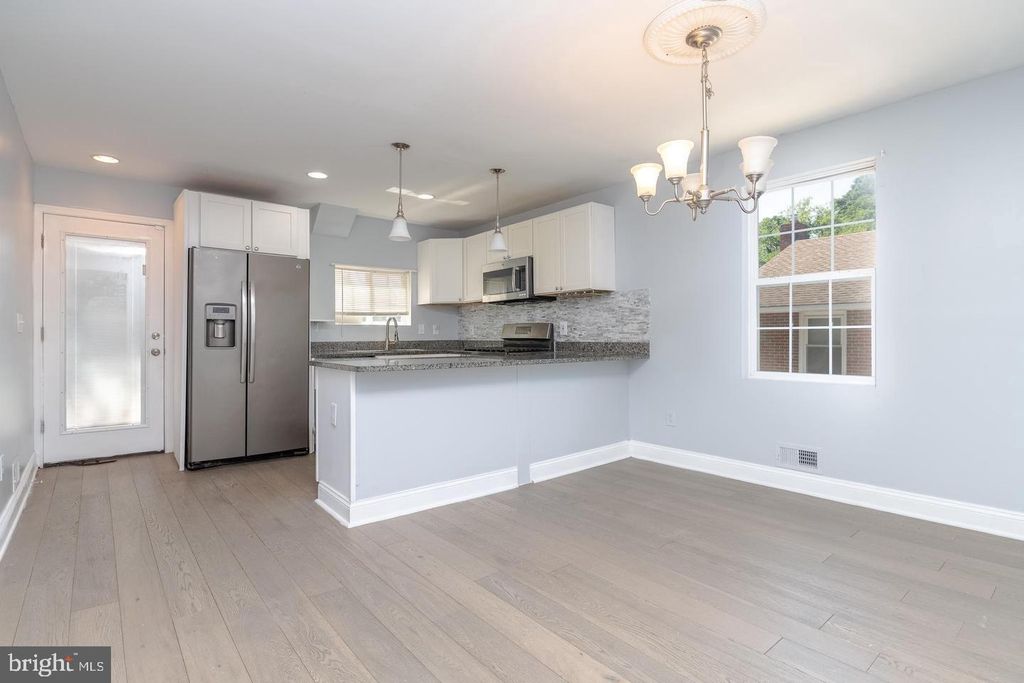 Image 6 of property listing at 6307 BIRCHWOOD AVE, Baltimore, MD 21214
