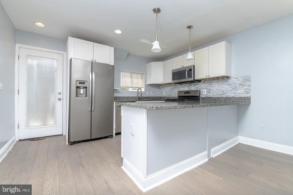 Image 7 of property listing at 6307 BIRCHWOOD AVE, Baltimore, MD 21214
