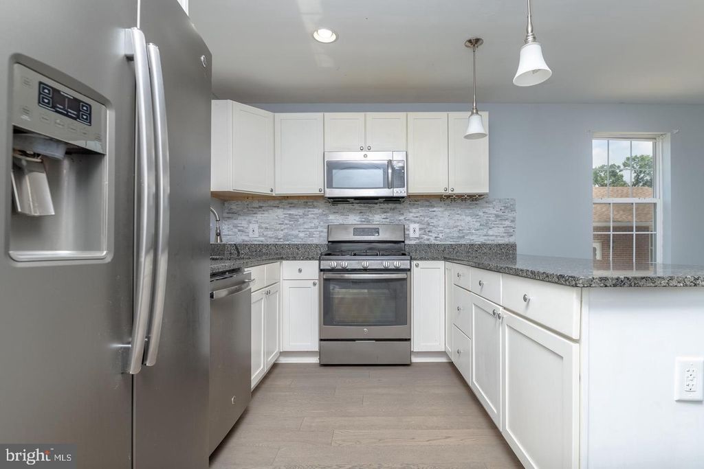 Image 8 of property listing at 6307 BIRCHWOOD AVE, Baltimore, MD 21214