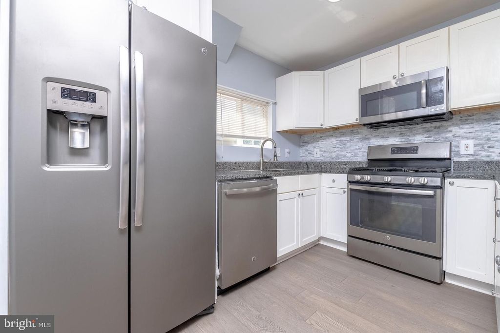Image 9 of property listing at 6307 BIRCHWOOD AVE, Baltimore, MD 21214