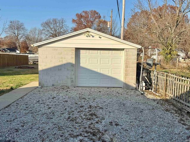 2016 Shelby Avenue, Evansville, IN 47714