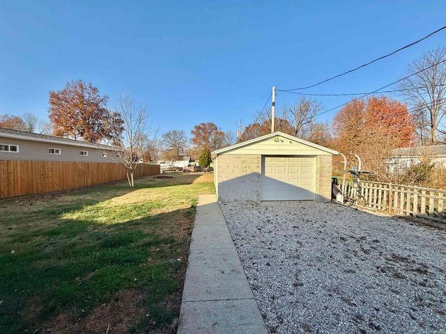 2016 Shelby Avenue, Evansville, IN 47714