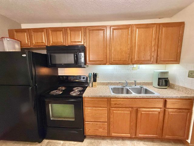 2016 Shelby Avenue, Evansville, IN 47714