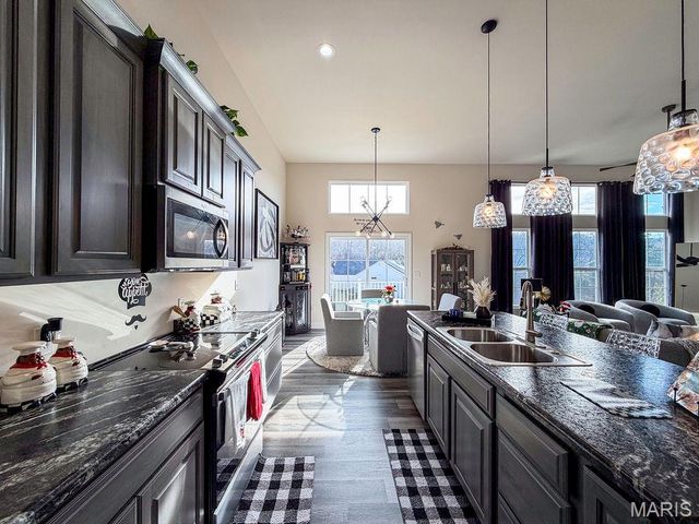 1614 Sugar Creek Drive, Festus, MO 63028