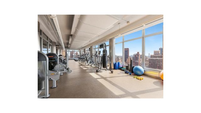 445 5th Ave Apt 30A, New York City, NY 10016
