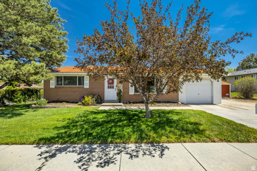 Image 2 of property listing at 4471 S 3600 W, West Valley City, UT 84119