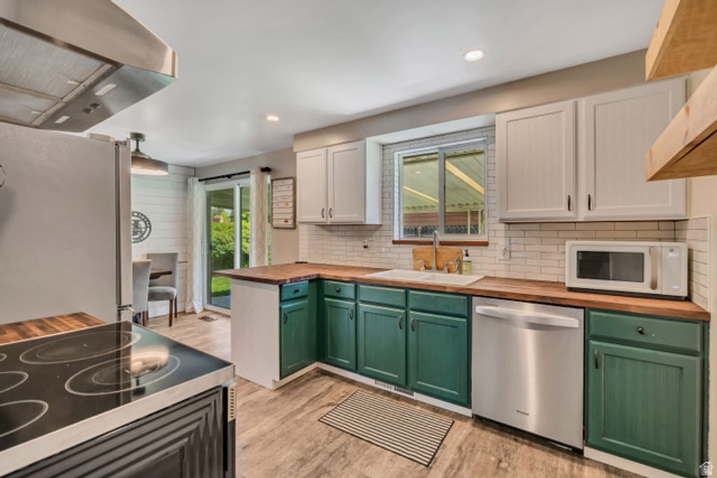 Image 13 of property listing at 4471 S 3600 W, West Valley City, UT 84119