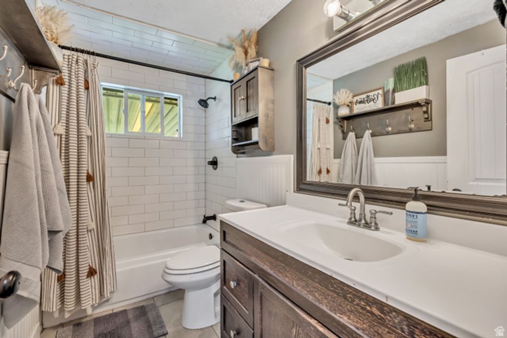 Image 17 of property listing at 4471 S 3600 W, West Valley City, UT 84119