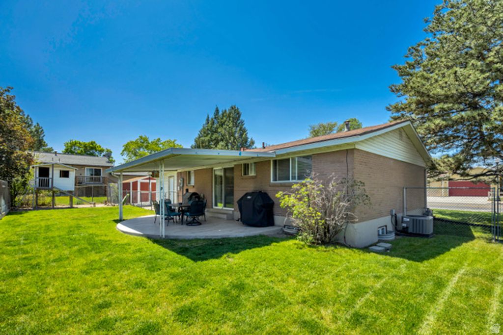 Image 4 of property listing at 4471 S 3600 W, West Valley City, UT 84119