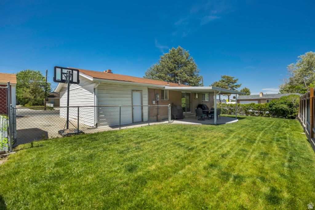 Image 5 of property listing at 4471 S 3600 W, West Valley City, UT 84119
